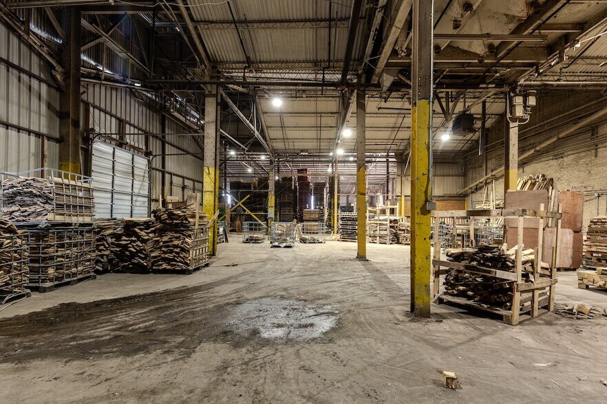 More Photos Of 1200 Bissell St, Venice Warehouse For Sale