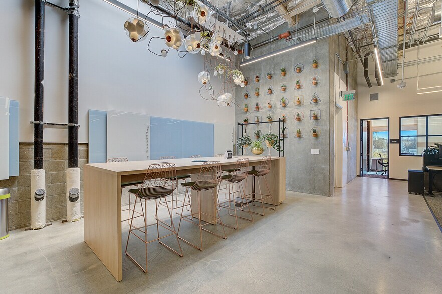 More Photos Of 1377 N Serrano Ave, Los Angeles Loft Creative Space For Lease