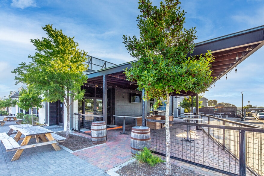 More Photos Of 506 E Division St, Arlington Restaurant For Lease