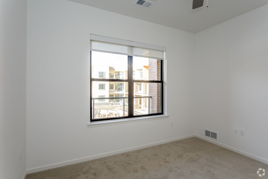 More Photos Of 10401 College Blvd, Overland Park Apartments For Lease