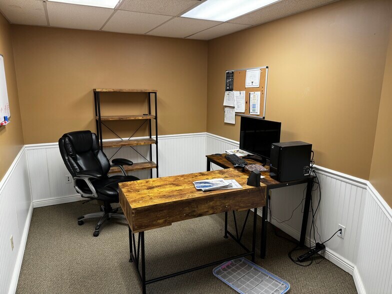 More Photos Of 4228 S Hocker Dr, Independence Office For Sale