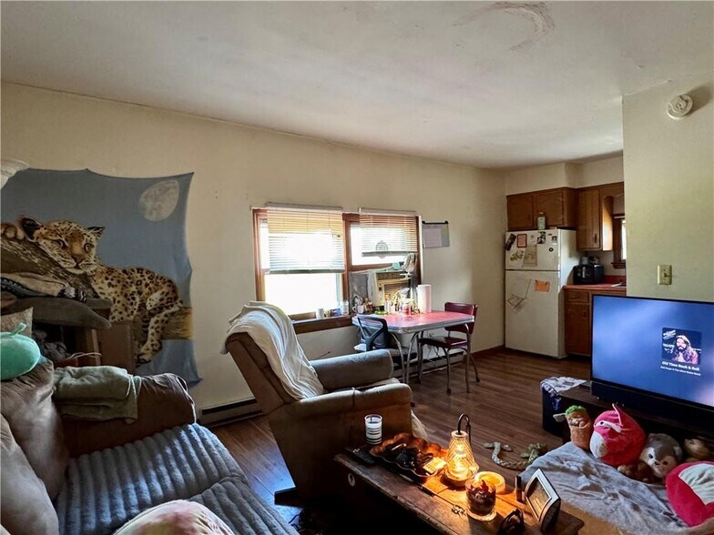 More Photos Of 94 Main St, Laurens Apartments For Sale