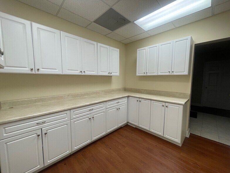 More Photos Of 1 Oglethorpe Professional Blvd, Savannah Office For Lease