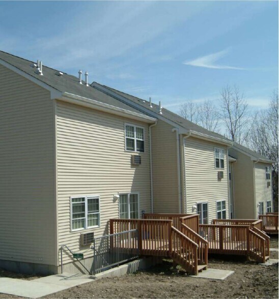 More Photos Of 39 Summersweet Dr, Poughkeepsie Apartments For Sale