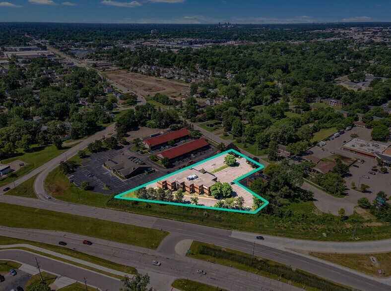 More Photos Of 2430 Rochester Ct, Troy Medical For Lease