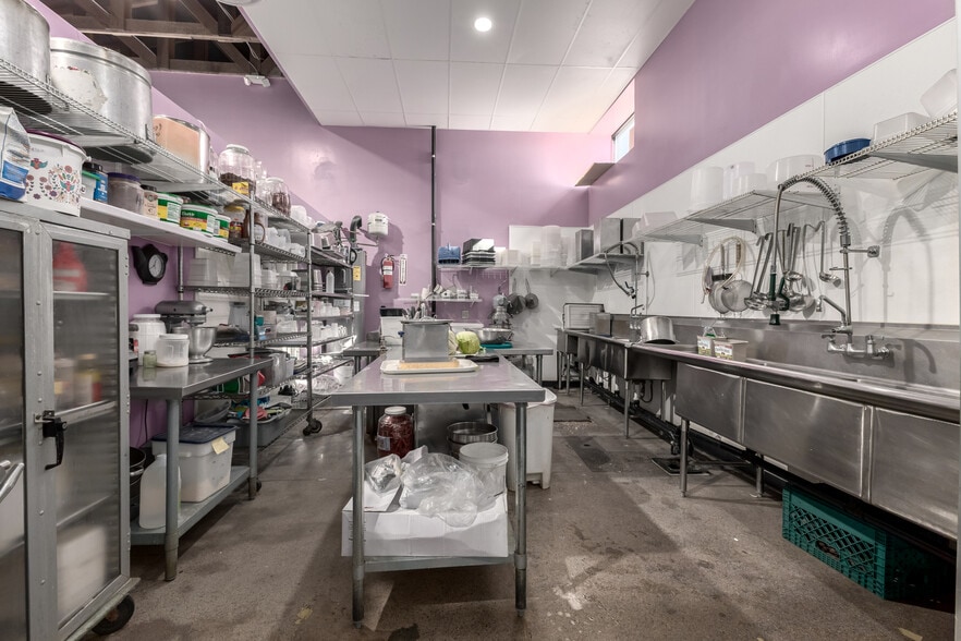 More Photos Of 2533 N 16th St, Phoenix Showroom For Sale