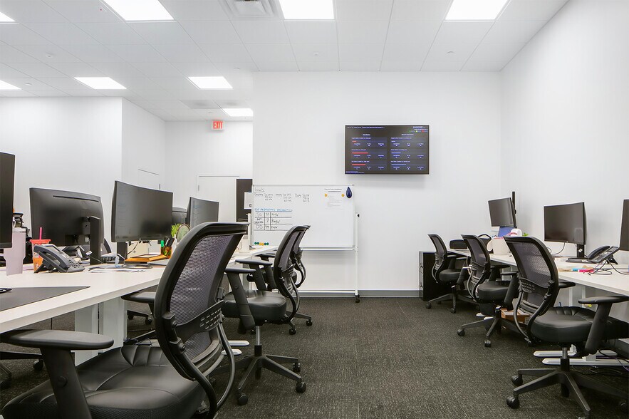 More Photos Of 24050 Creekside Rd, Valencia General Retail For Sale