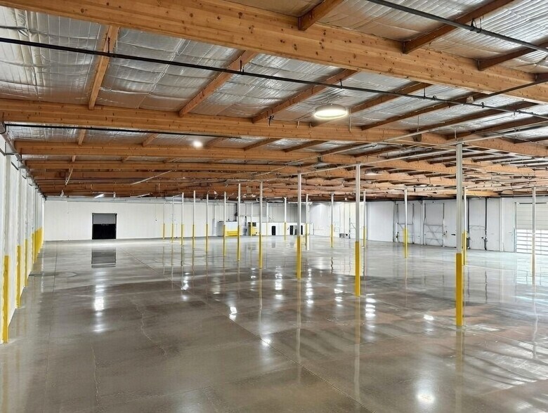 More Photos Of 12224 Montague St, Pacoima Distribution For Lease