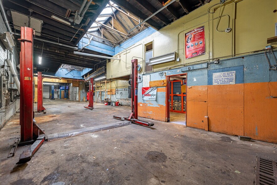 More Photos Of 3754 W North Ave, Chicago Auto Salvage Facility For Sale