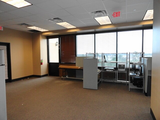 More Photos Of 2500 N 7th St, West Monroe Office For Lease