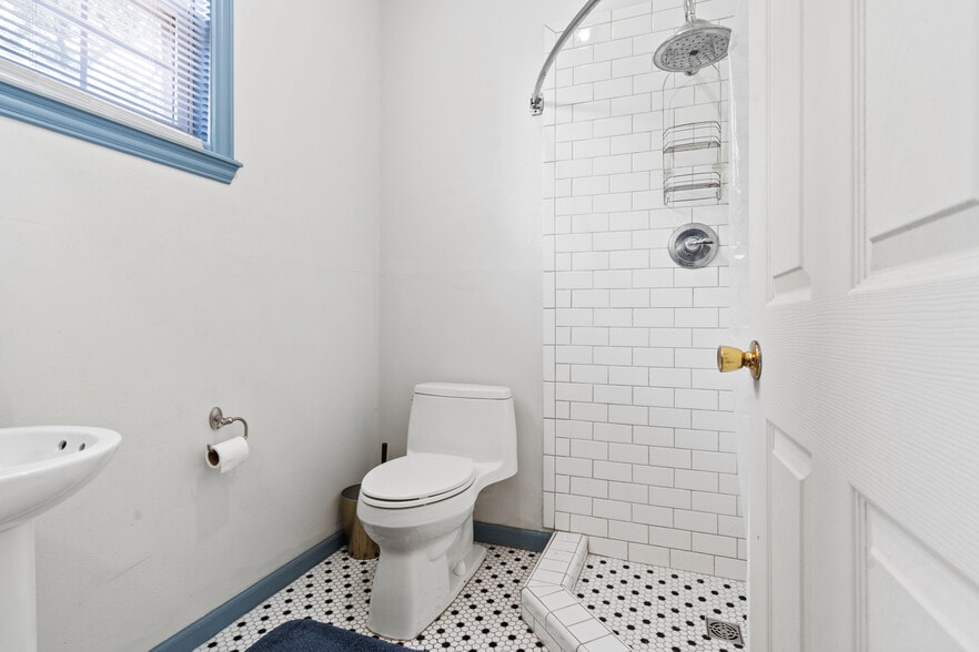 More Photos Of 1103 33rd St, Galveston Hotel For Sale