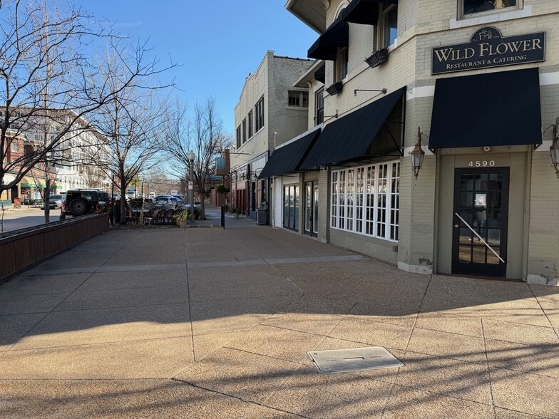 More Photos Of 4590 Laclede Ave, Saint Louis Restaurant For Lease