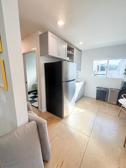 More Photos Of 3360 S Robertson Blvd, Los Angeles Loft Creative Space For Lease