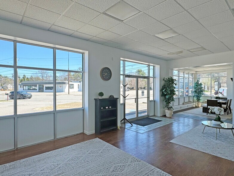 More Photos Of 156 Pleasant St, Brunswick Storefront Retail Office For Lease