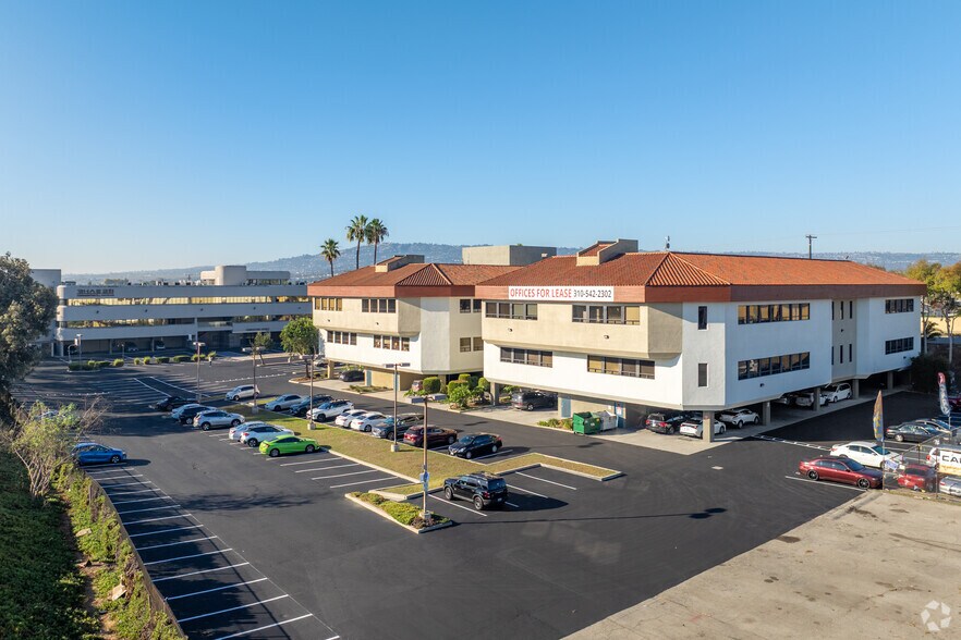 More Photos Of 24404 S Vermont Ave, Harbor City Unknown For Lease