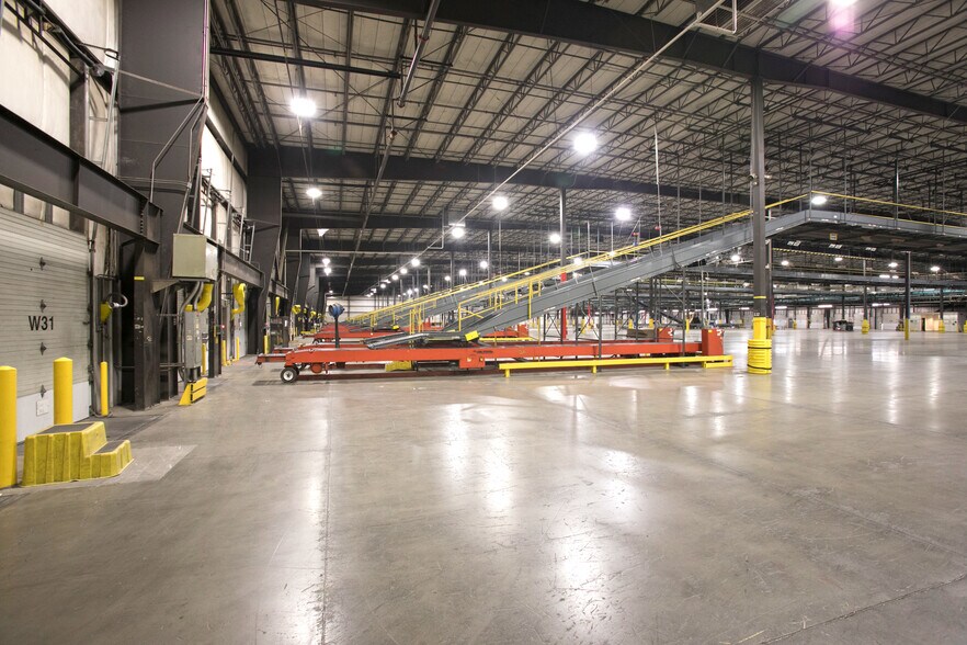 More Photos Of 1700 Schuster Rd, Delano Distribution For Sale