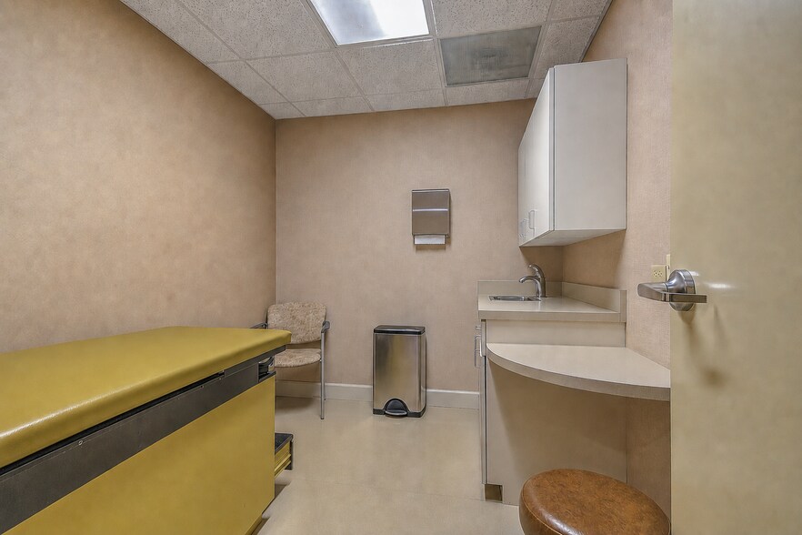 More Photos Of 822 Broad St, Kingsport Medical For Sale
