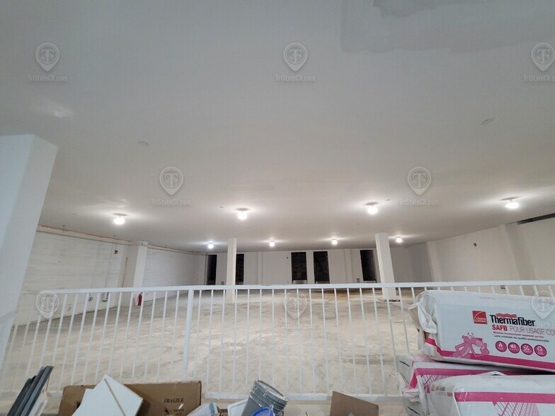 More Photos Of 320 E 204th St, Bronx General Retail For Sale