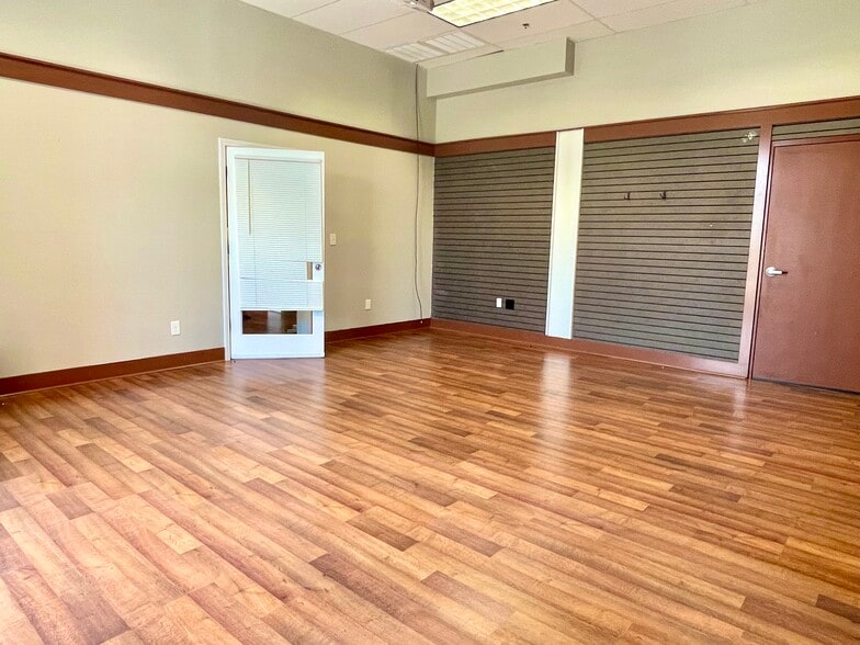 More Photos Of 10230 Berkeley Place Dr, Charlotte Storefront Retail Office For Sale