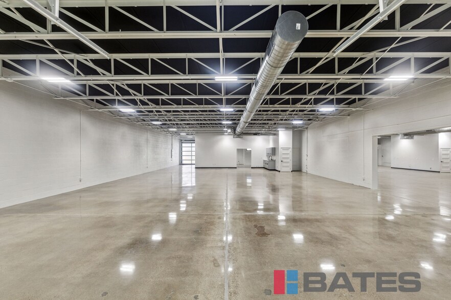 More Photos Of 2315 Farrington St, Dallas Showroom For Lease