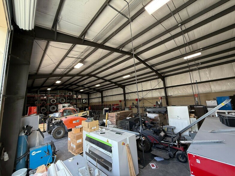 More Photos Of 2502 N Frontage Rd, Plant City Warehouse For Lease