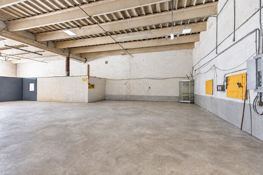 More Photos Of 1921-1959 NE 153rd St, North Miami Beach Warehouse For Sale