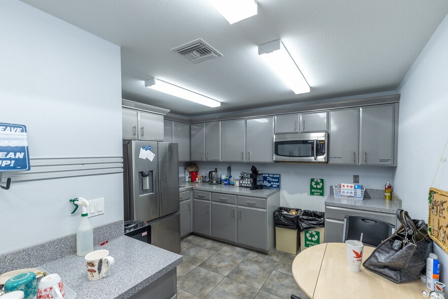 More Photos Of 2169 10th St, Sarasota Warehouse For Sale
