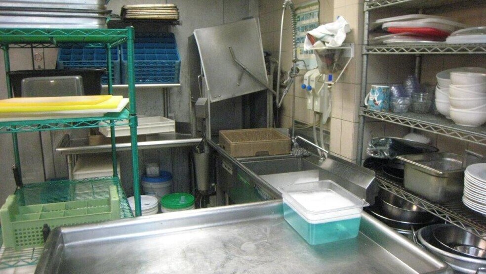 More Photos Of 24 Franklin Ave, Ridgewood Restaurant For Lease