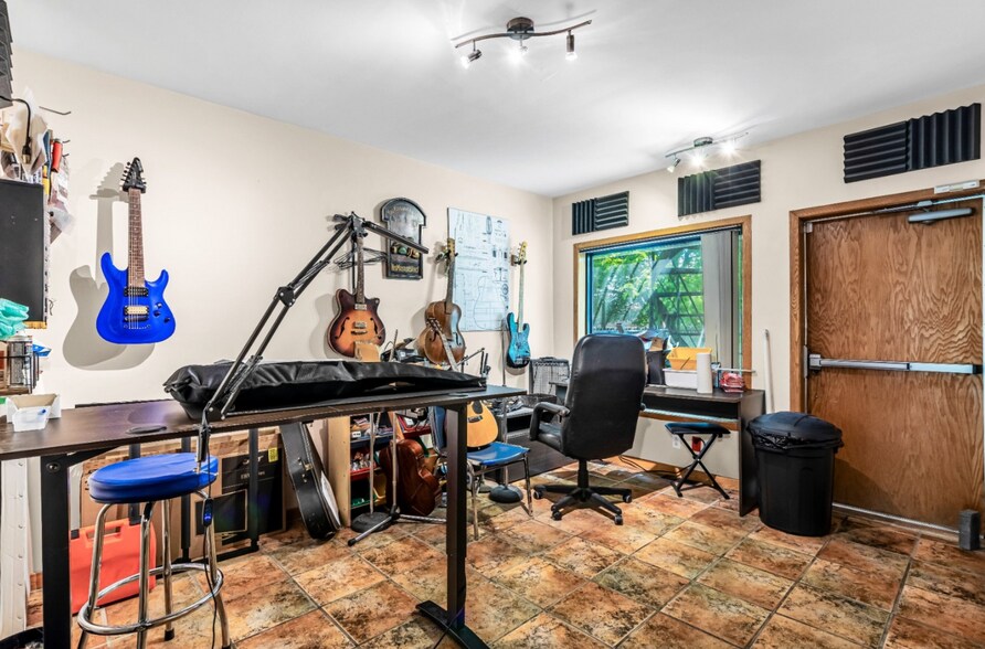 More Photos Of 1166-1170 Ch Du Coteau-Rouge, Longueuil Storefront Retail Residential For Sale