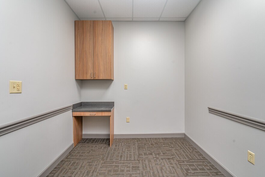 More Photos Of 1001 Merylinger Ct, Franklin Medical For Lease