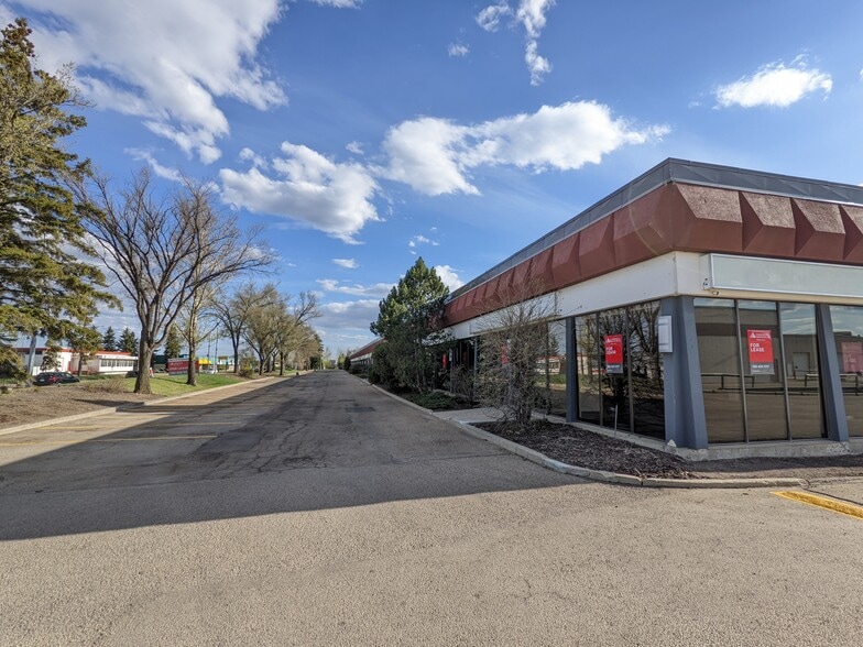 More Photos Of 11606-11642 149th St NW, Edmonton Showroom For Lease