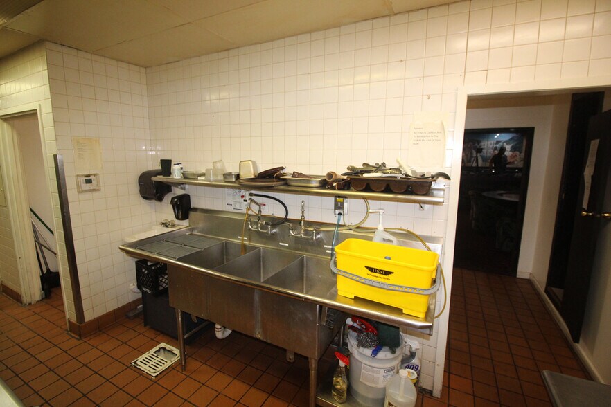 More Photos Of 930 E Coliseum Blvd, Fort Wayne Restaurant For Sale