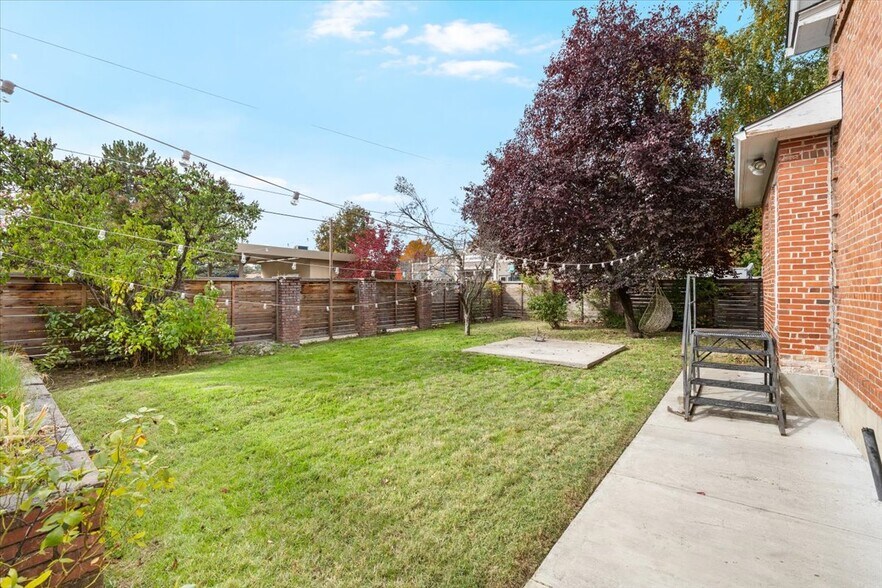 More Photos Of 139 SW I St, Grants Pass Specialty For Sale