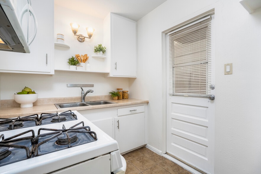 More Photos Of 4225-4227 Whittier St, San Diego Apartments For Sale