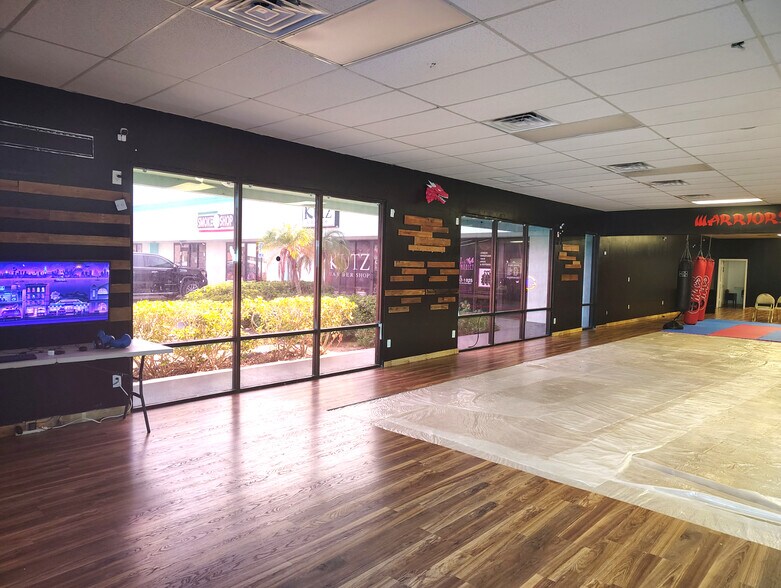 More Photos Of 600 6th Ave, Vero Beach Storefront For Lease