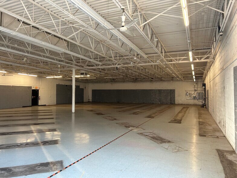 More Photos Of 2818 US-82, Greenville Freestanding For Sale