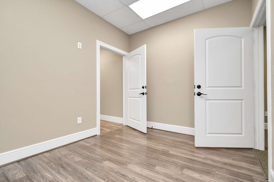 More Photos Of 620 S Peek Rd, Katy Medical For Sale