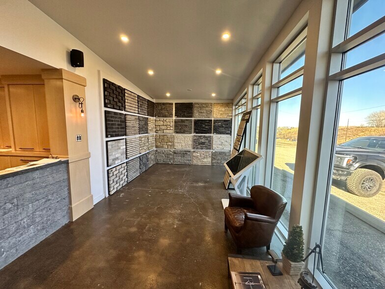 More Photos Of 5225 6th St SE, Calgary Warehouse For Lease