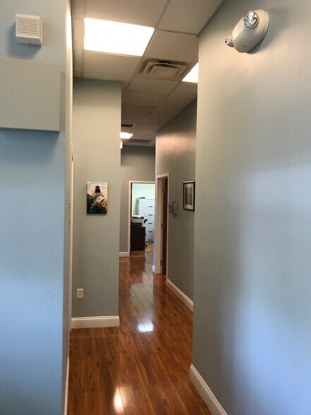 More Photos Of 30 W Mashta Dr, Key Biscayne Medical For Lease