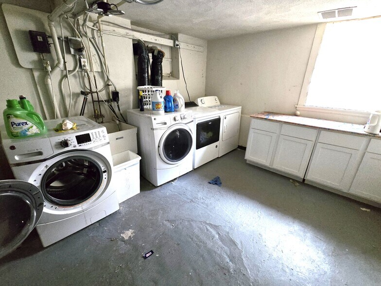 More Photos Of 2409 S Lyndale Ave, Minneapolis Multifamily For Sale