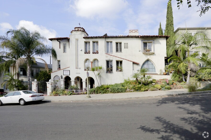 More Photos Of 1939 N Kenmore Ave, Los Angeles Apartments For Sale