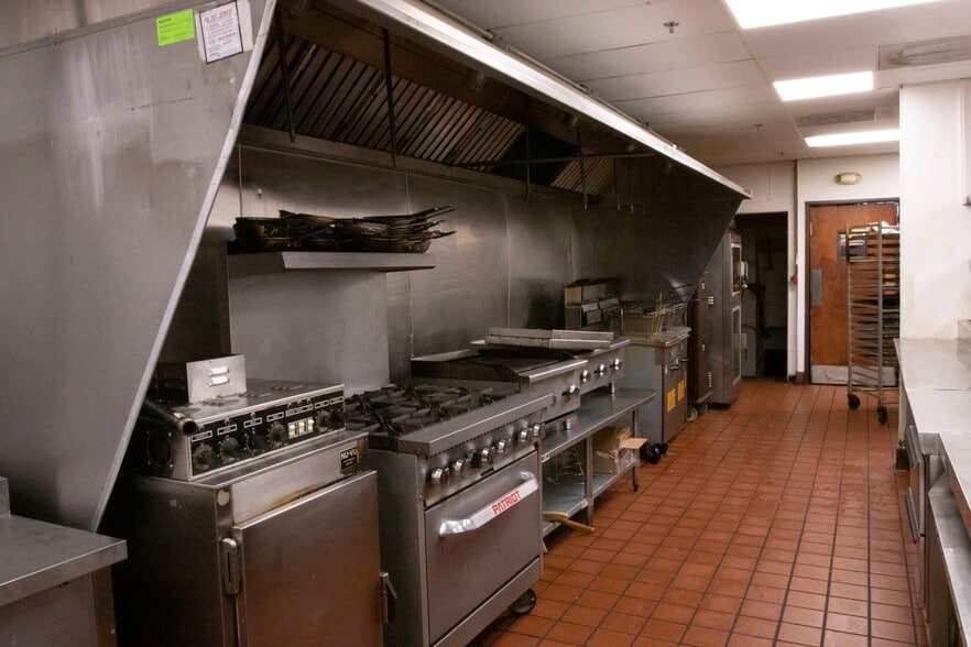 More Photos Of 51 N Saginaw St, Pontiac Storefront Retail Office For Sale
