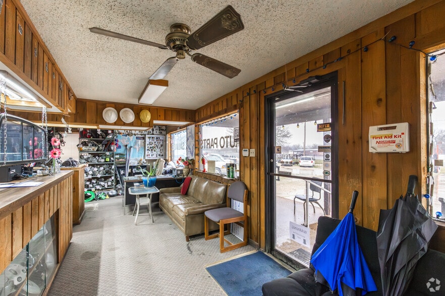 More Photos Of 2244 Highway 69 S, Greenville Auto Repair For Sale