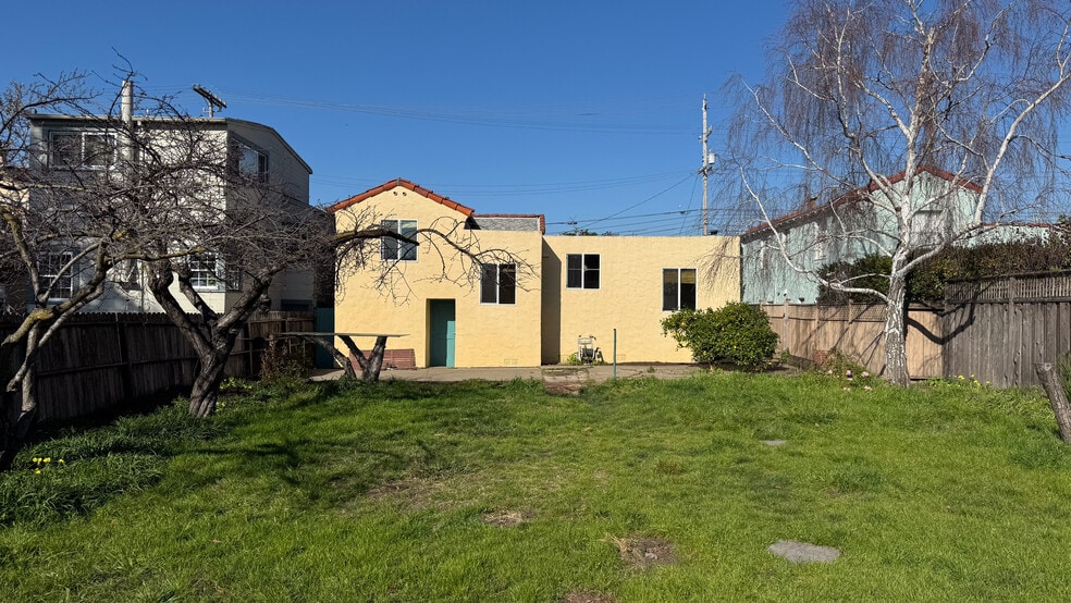 More Photos Of 1266 Washington Ave, Albany Specialty For Sale