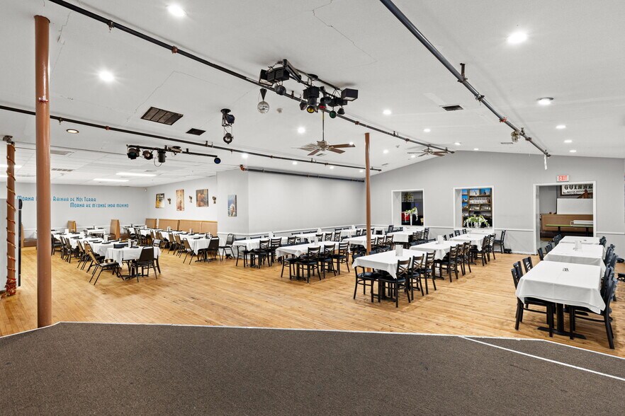 More Photos Of 1615-1623 Acushnet Ave, New Bedford Restaurant For Sale