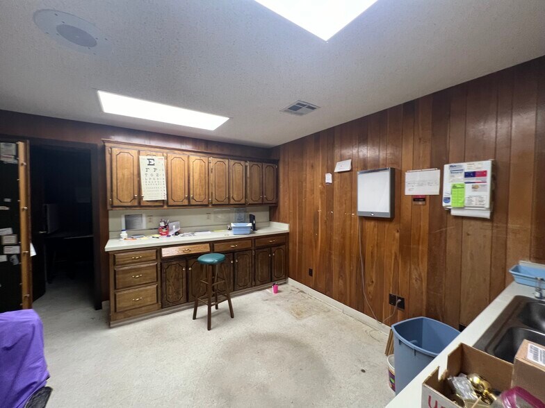 More Photos Of 628 4th St, Healdton Healthcare For Sale