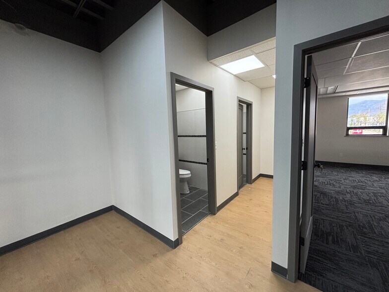More Photos Of 115 N Geneva Rd, Vineyard Office For Lease