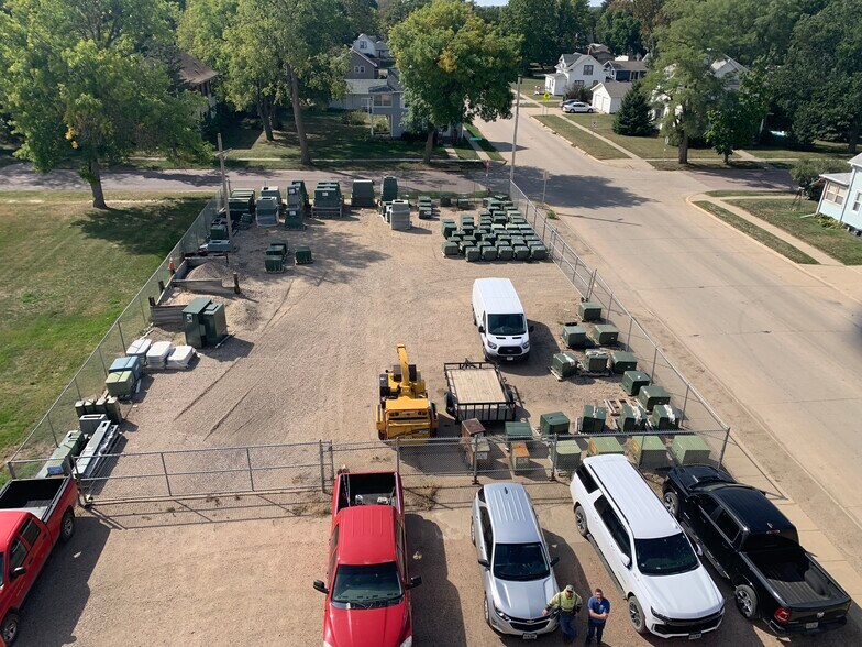 More Photos Of 122 W Main St, Elk Point Manufacturing For Lease