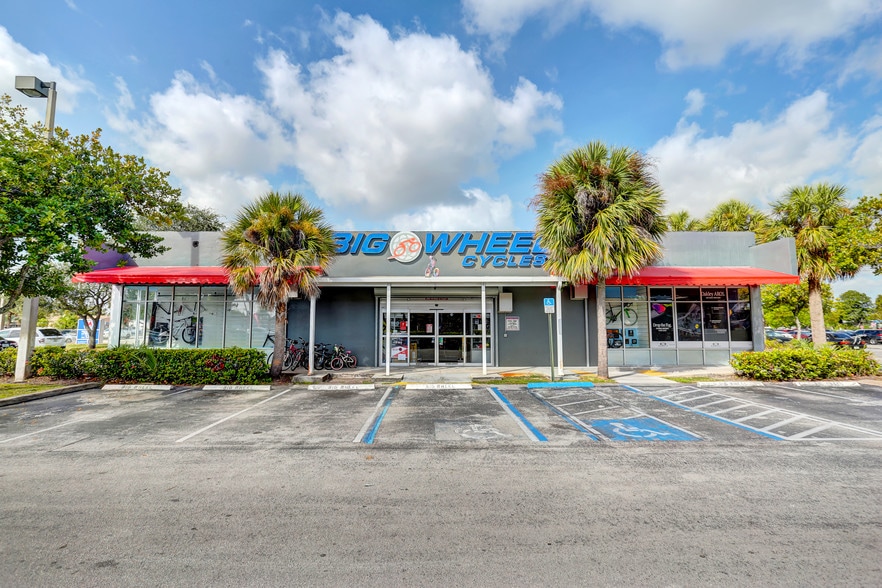 More Photos Of 7035 Taft St, Hollywood Freestanding For Sale