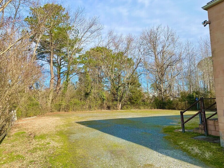 More Photos Of 3649 Willow St, Chincoteague General Retail For Sale